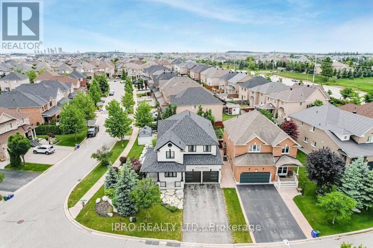 162 Corner Brook Crescent, Vaughan, Ontario  L4H 0H4 - Photo 4 - N12541198