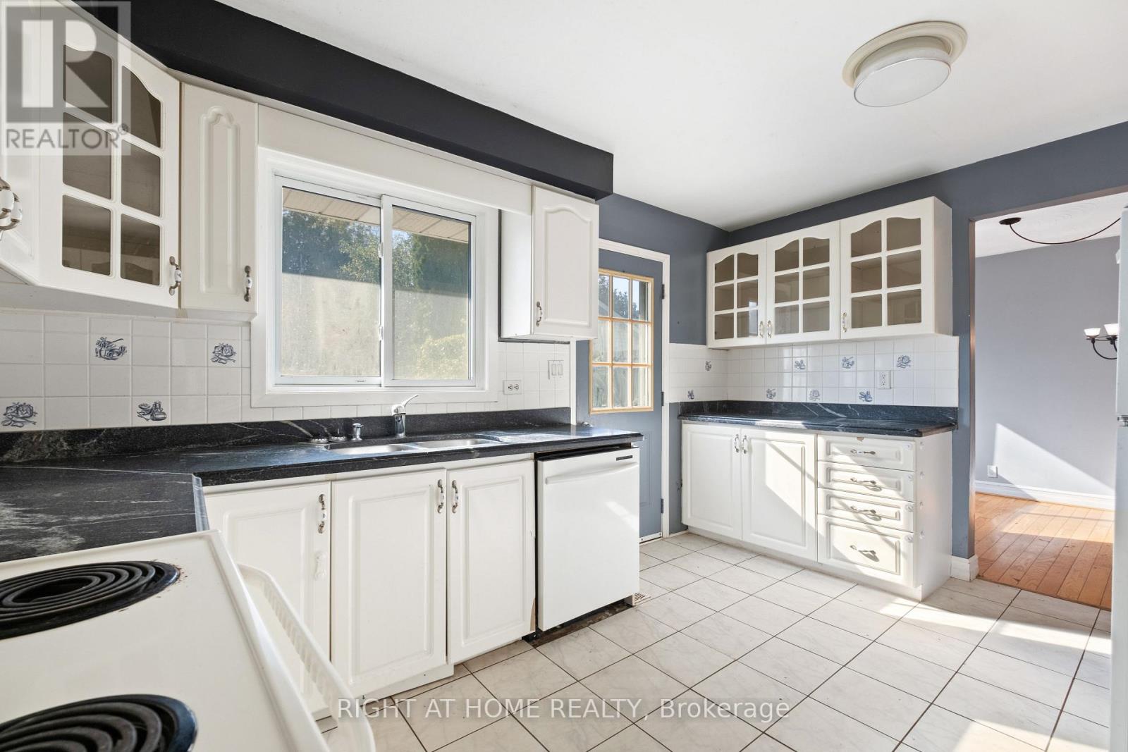 275 Miami Drive, Georgina, Ontario  L4P 2Z5 - Photo 10 - N12541264