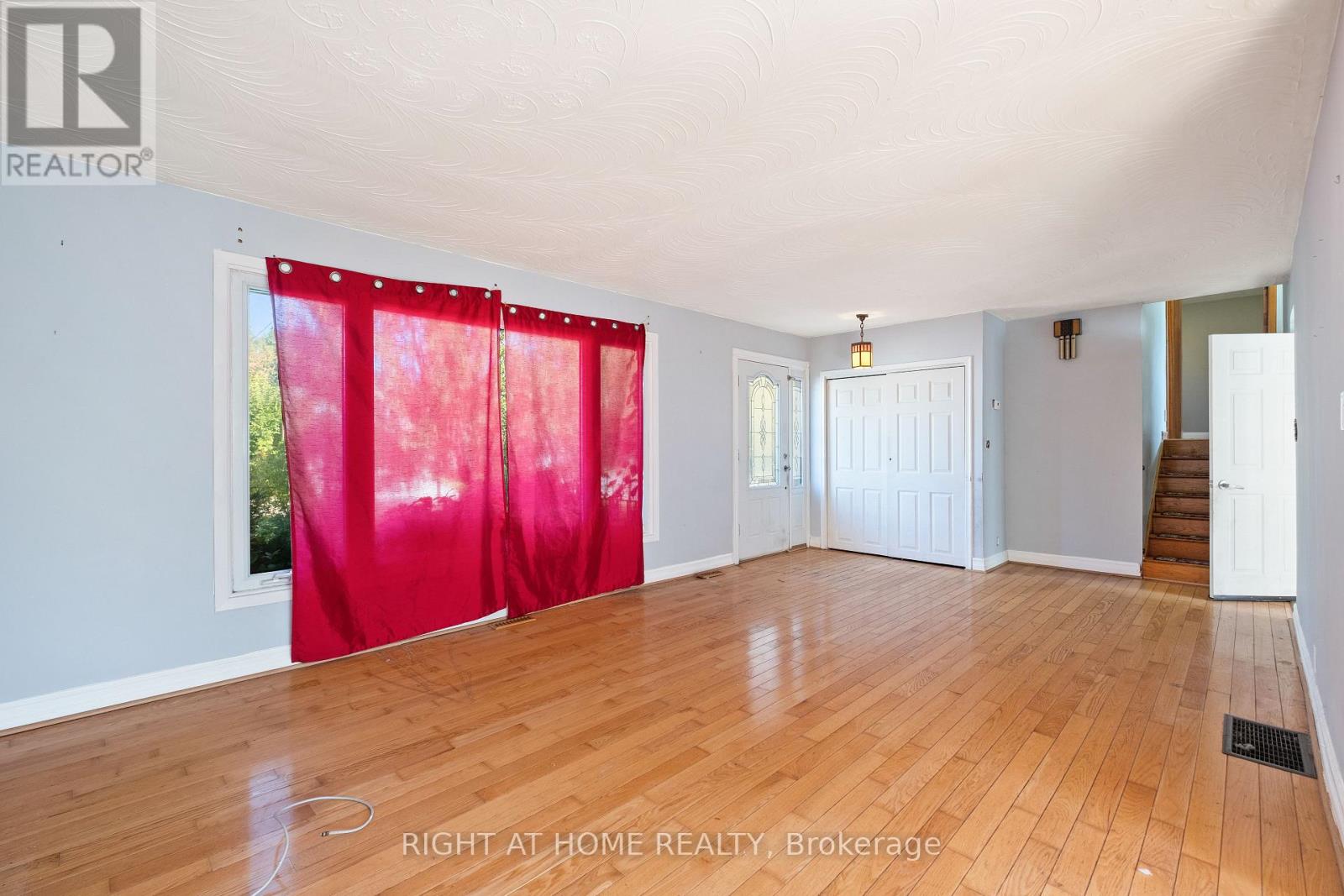 275 Miami Drive, Georgina, Ontario  L4P 2Z5 - Photo 5 - N12541264