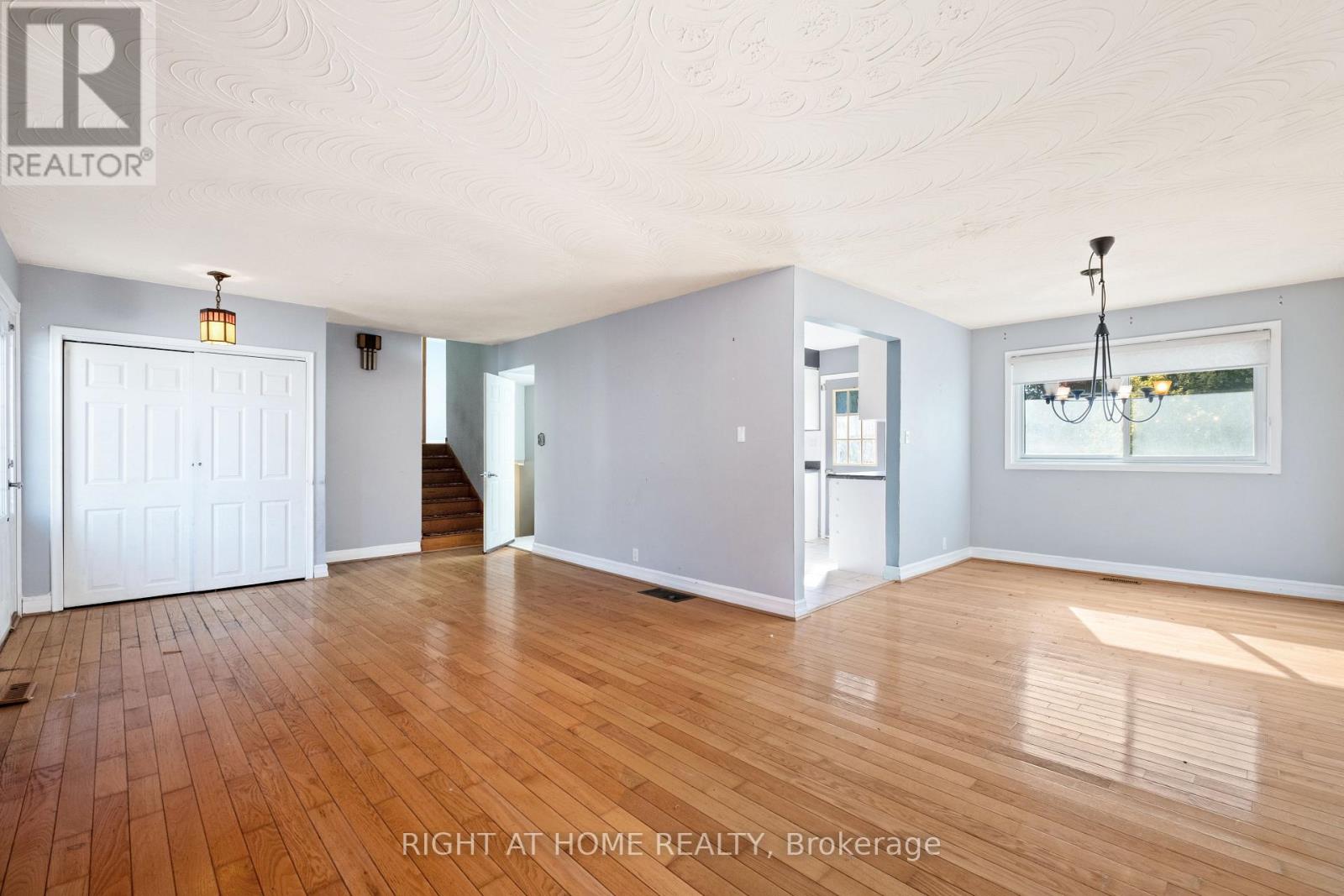 275 Miami Drive, Georgina, Ontario  L4P 2Z5 - Photo 7 - N12541264