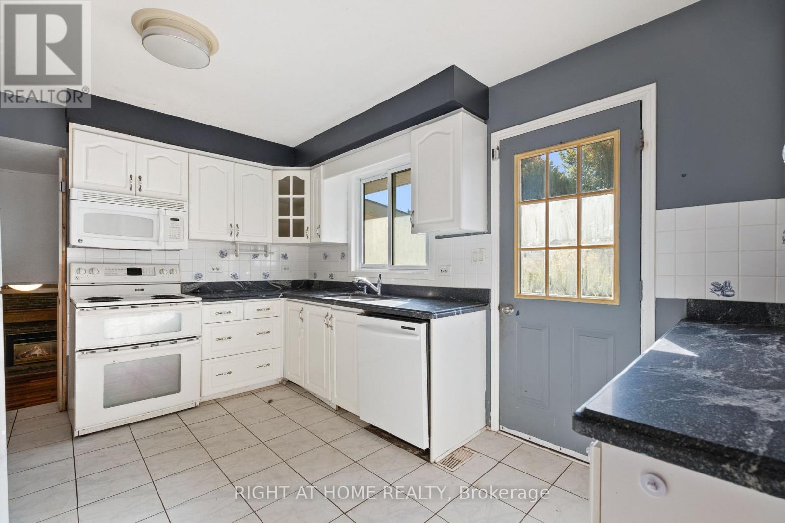 275 Miami Drive, Georgina, Ontario  L4P 2Z5 - Photo 8 - N12541264