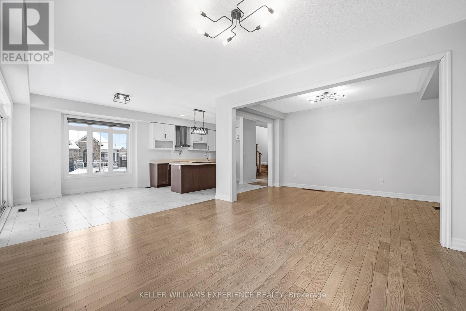 31 Wood Crescent, Essa, Ontario  L3W 0M5 - Photo 7 - N12541282