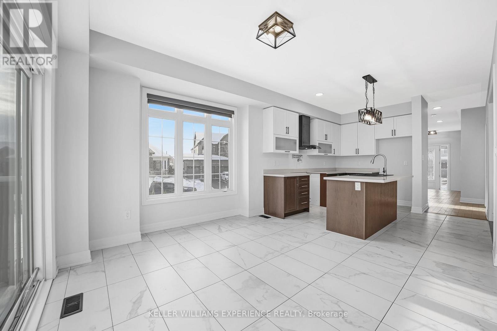 31 Wood Crescent, Essa, Ontario  L3W 0M5 - Photo 8 - N12541282