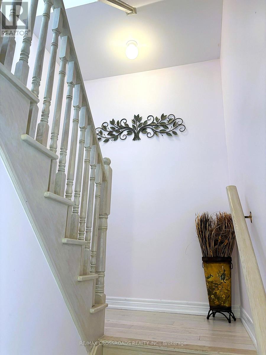 49 Memon Place, Markham, Ontario  L6E 0S1 - Photo 6 - N12541408