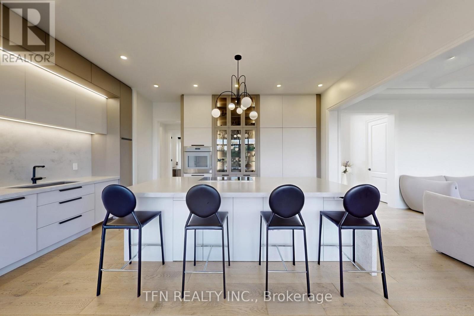 258 Amos Drive, Caledon, Ontario  L7E 4L7 - Photo 9 - W12541034