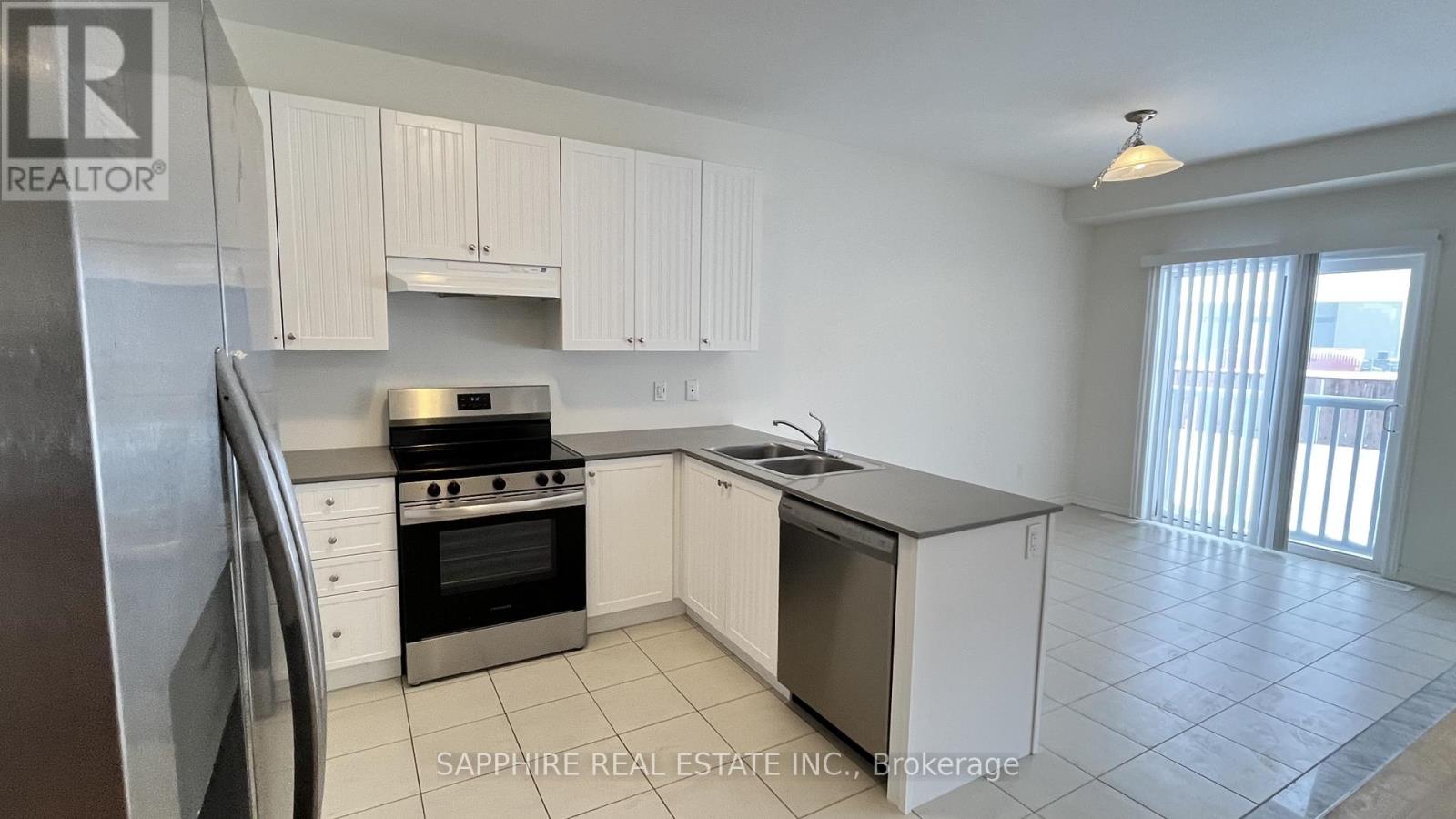 242 Palace Street, Thorold, Ontario  L2V 0N2 - Photo 5 - X12425009