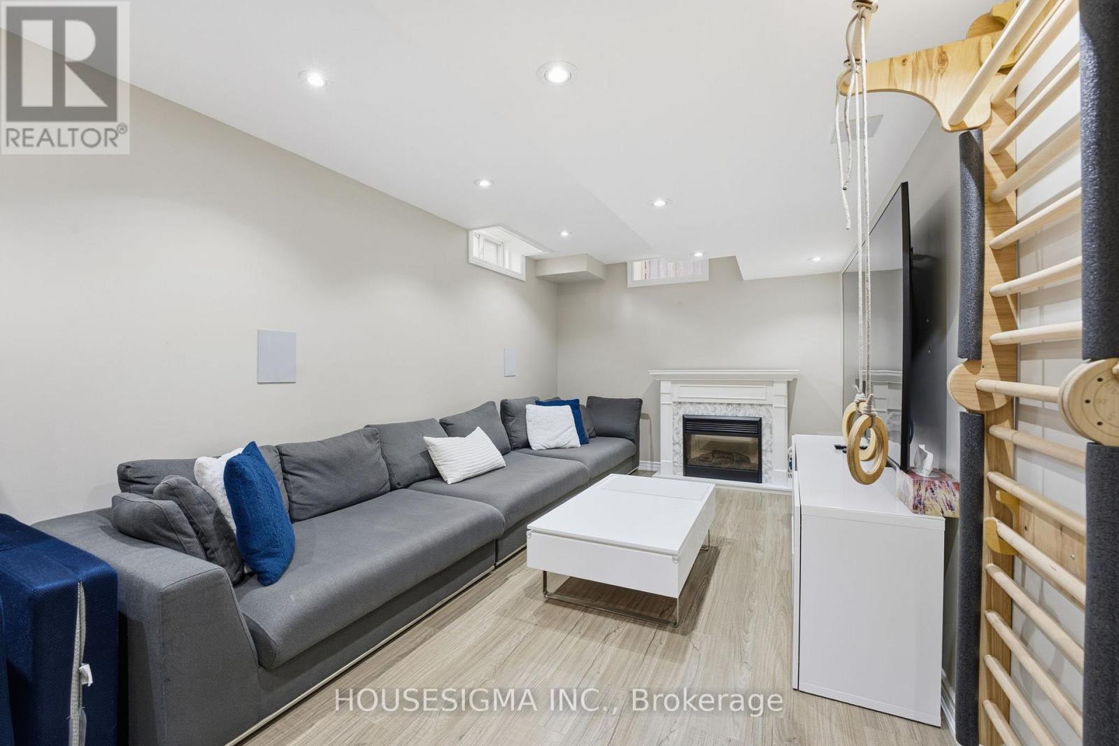 92 Glenmeadow Crescent, Hamilton, Ontario  L8E 6C2 - Photo 23 - X12501018