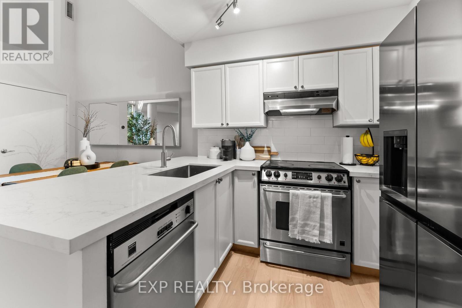 501 - 250 Manitoba Street, Toronto, Ontario  M8Y 4G8 - Photo 7 - W12509336