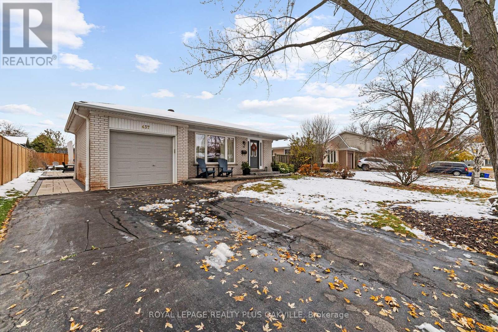 437 Withnell Crescent, Oakville, Ontario  L6L 3M1 - Photo 2 - W12540048