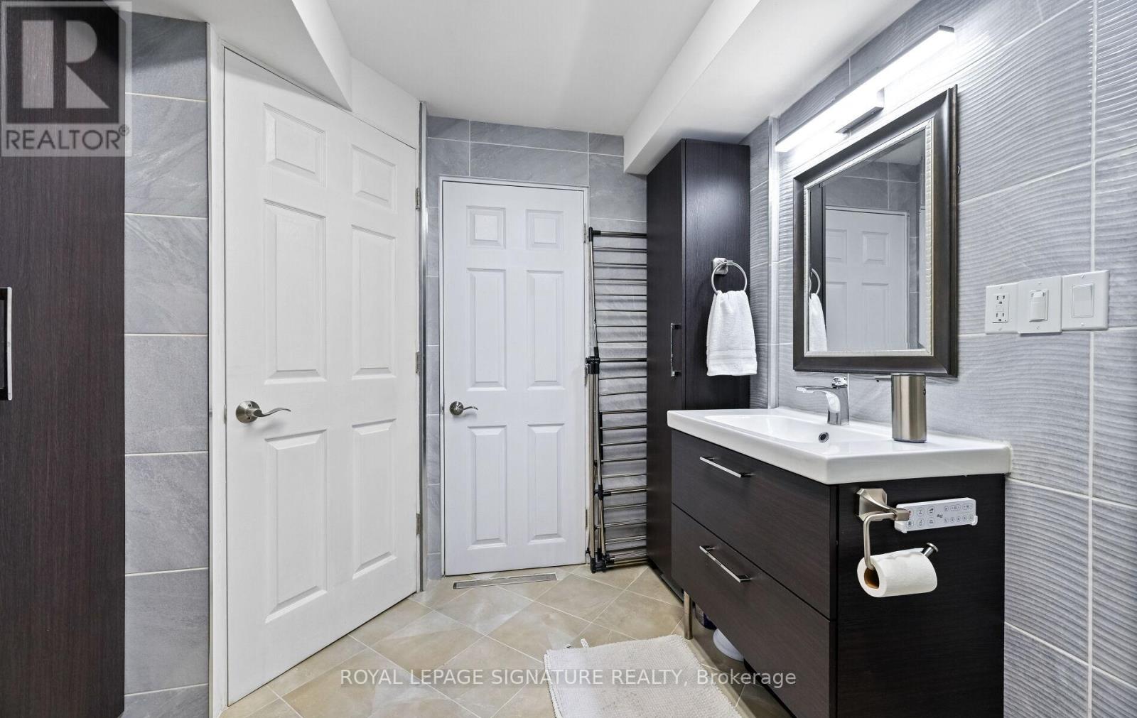 1033 Raintree Lane, Mississauga, Ontario  L5H 4A1 - Photo 42 - W12540716