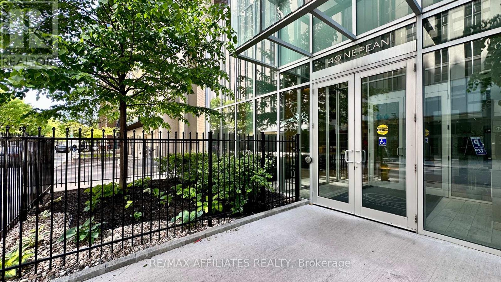 1706 - 40 Nepean Street, Ottawa, Ontario  K2P 0X5 - Photo 3 - X12461650