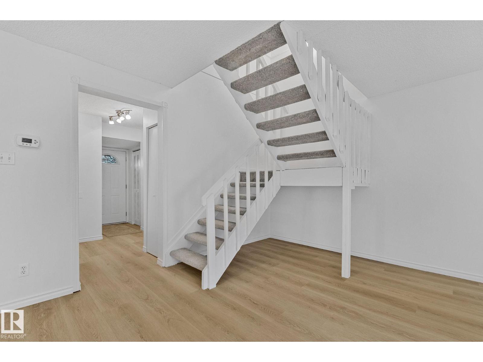 3f Meadowlark Vg Nw, Edmonton, Alberta  T5R 5X3 - Photo 14 - E4465594