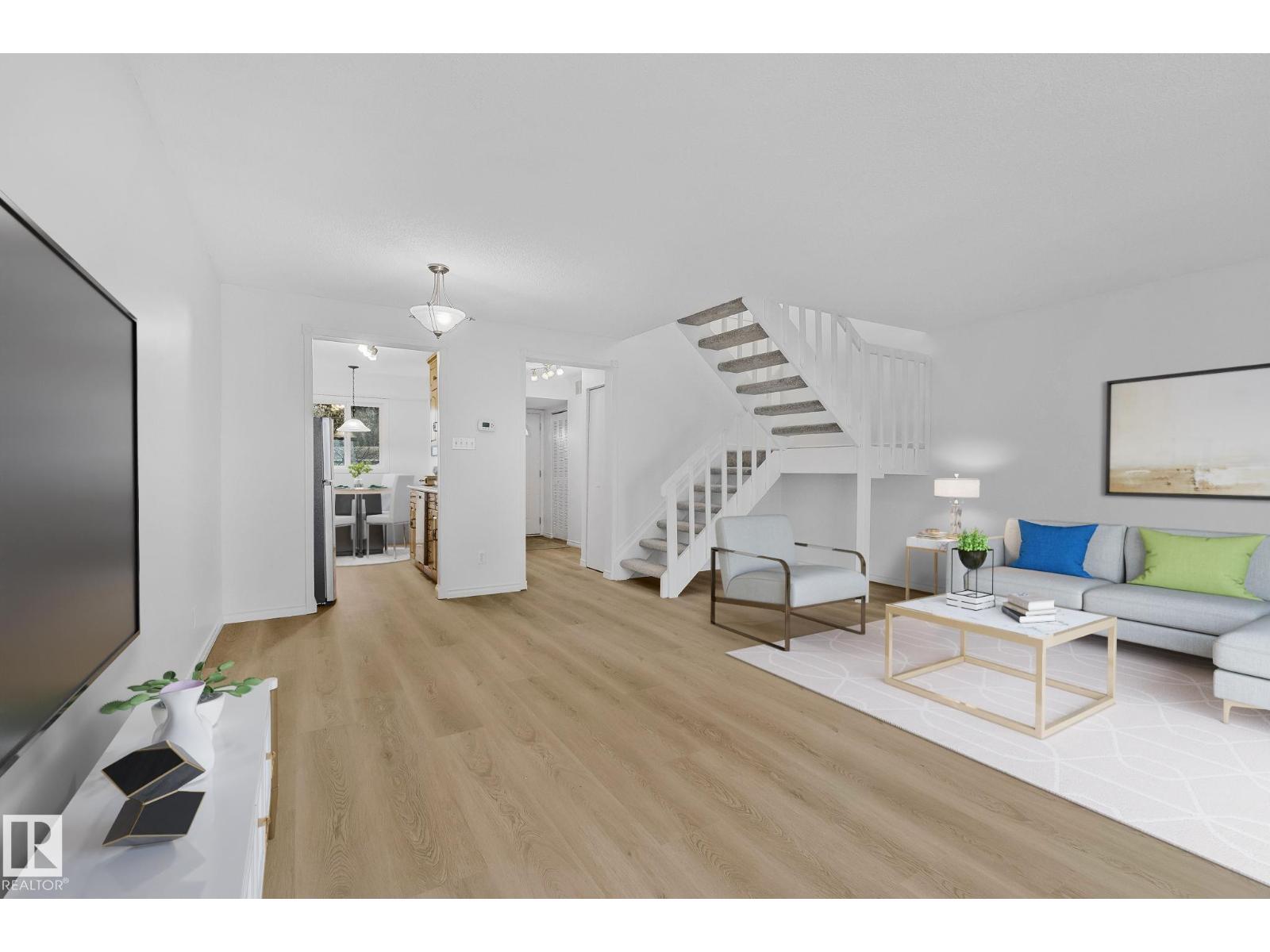 3f Meadowlark Vg Nw, Edmonton, Alberta  T5R 5X3 - Photo 2 - E4465594