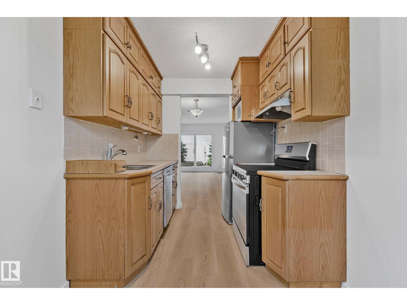 3f Meadowlark Vg Nw, Edmonton, Alberta  T5R 5X3 - Photo 5 - E4465594