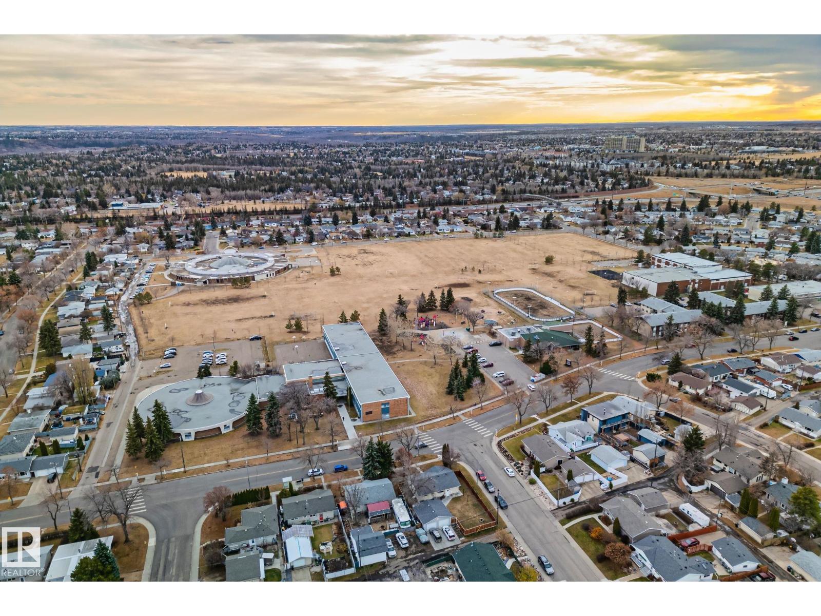 3f Meadowlark Vg Nw, Edmonton, Alberta  T5R 5X3 - Photo 53 - E4465594