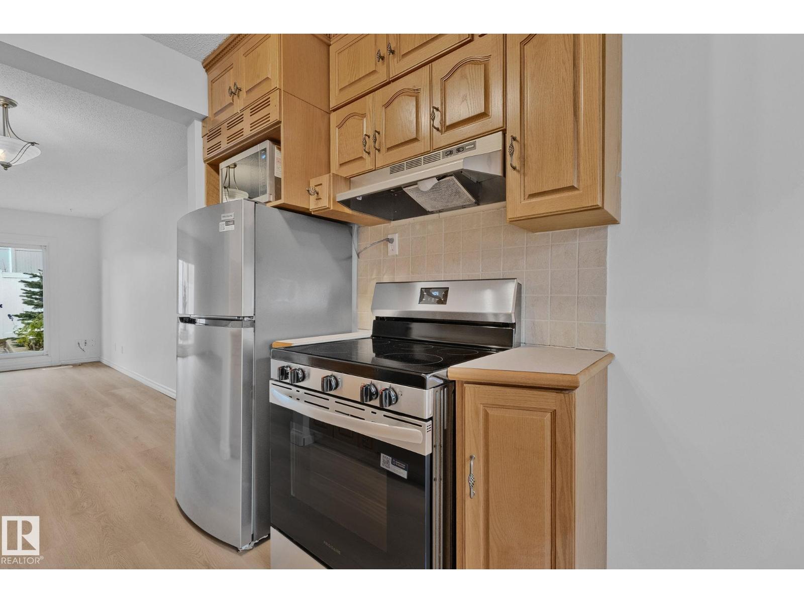 3f Meadowlark Vg Nw, Edmonton, Alberta  T5R 5X3 - Photo 6 - E4465594