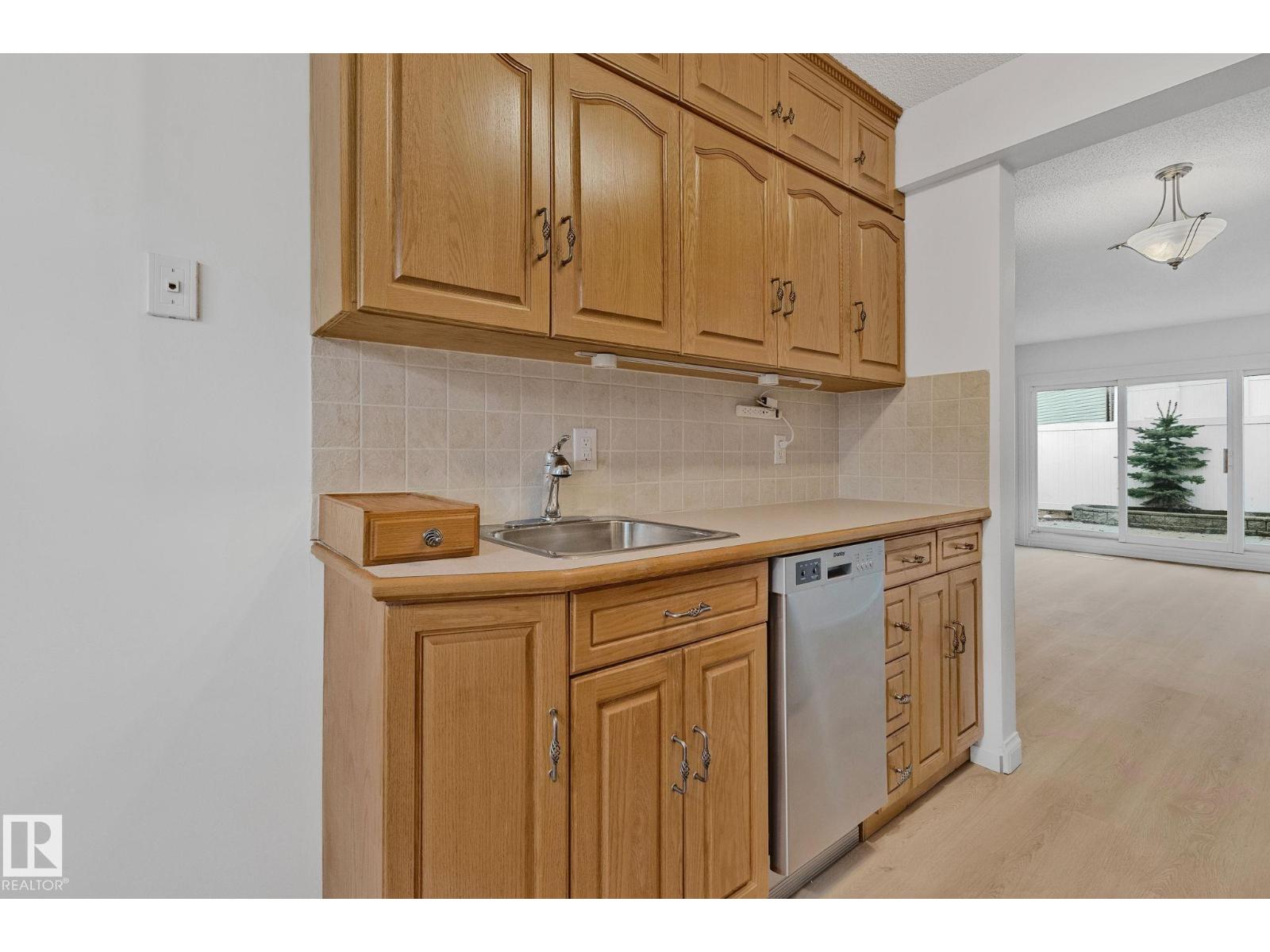 3f Meadowlark Vg Nw, Edmonton, Alberta  T5R 5X3 - Photo 7 - E4465594