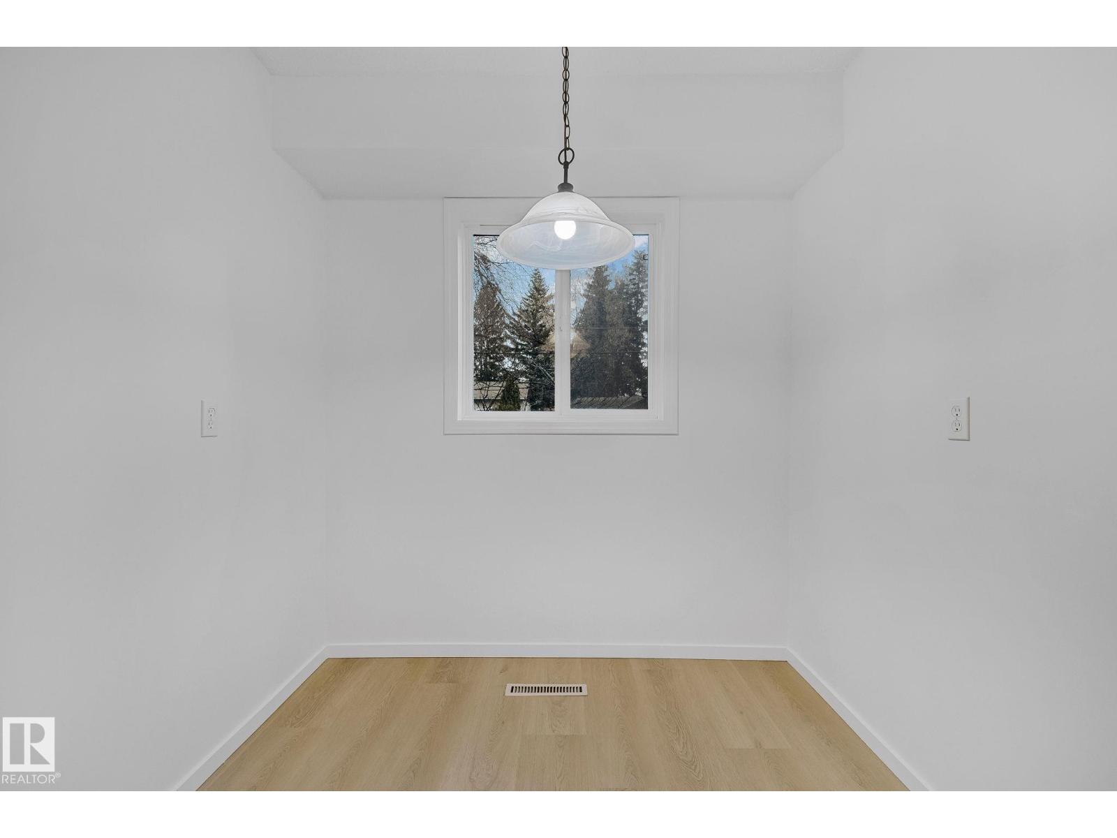 3f Meadowlark Vg Nw, Edmonton, Alberta  T5R 5X3 - Photo 8 - E4465594