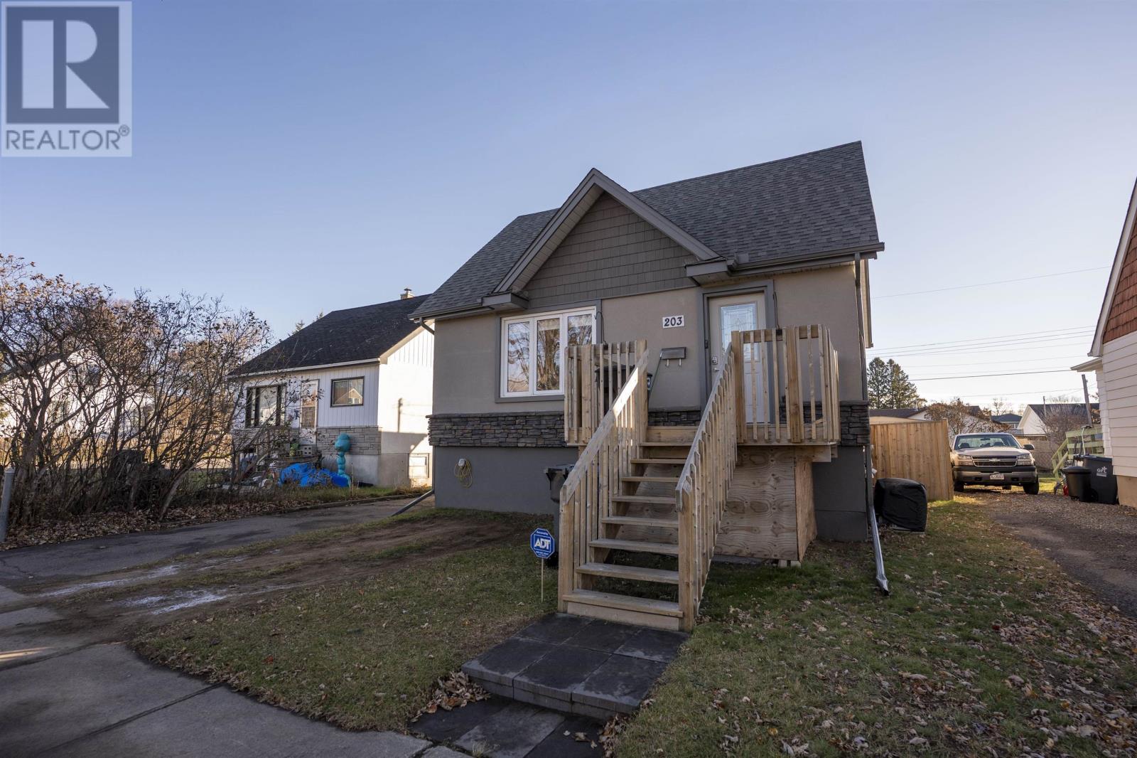 203 Kenogami S, Thunder Bay, Ontario  P7B 4S2 - Photo 1 - TB253467