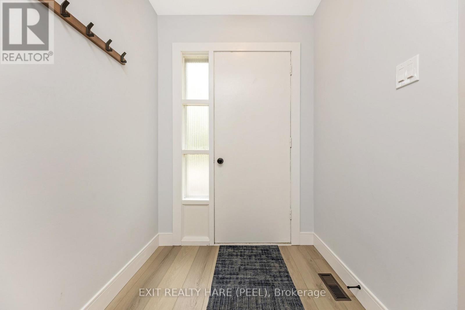 5 Garside Crescent, Brampton, Ontario  L6S 1H5 - Photo 5 - W12541220