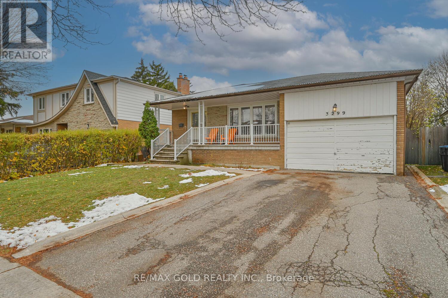 3299 Twilight Road, Mississauga, Ontario  L4T 1Z8 - Photo 2 - W12541244
