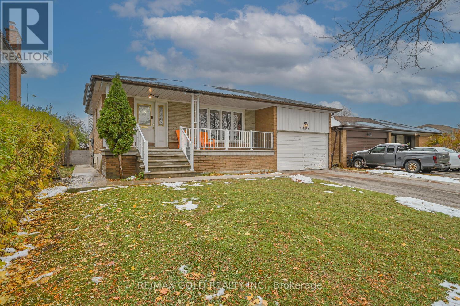 3299 Twilight Road, Mississauga, Ontario  L4T 1Z8 - Photo 3 - W12541244