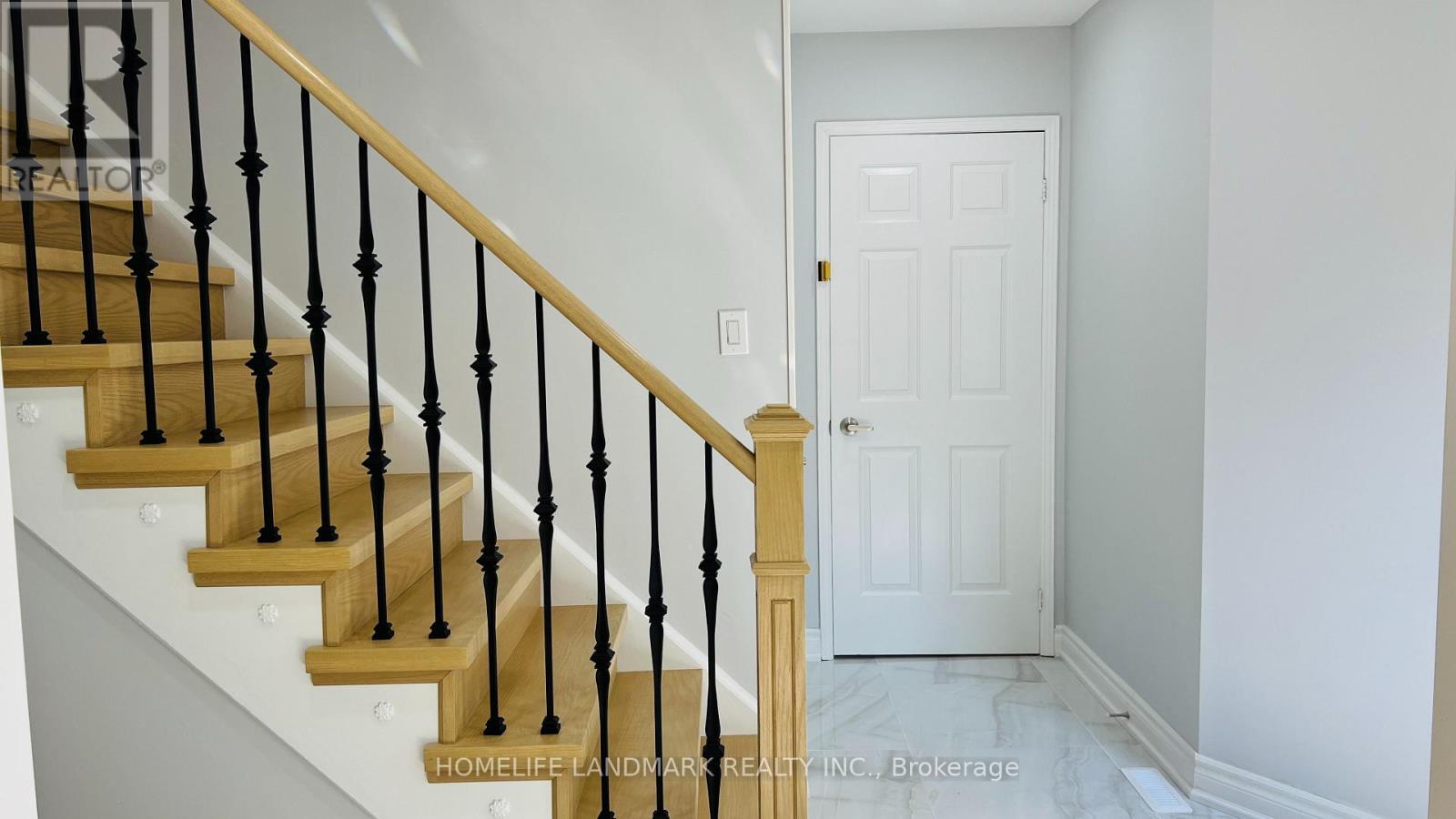 1551 Stoneybrook Trail, Oakville, Ontario  L6M 2R4 - Photo 4 - W12541250