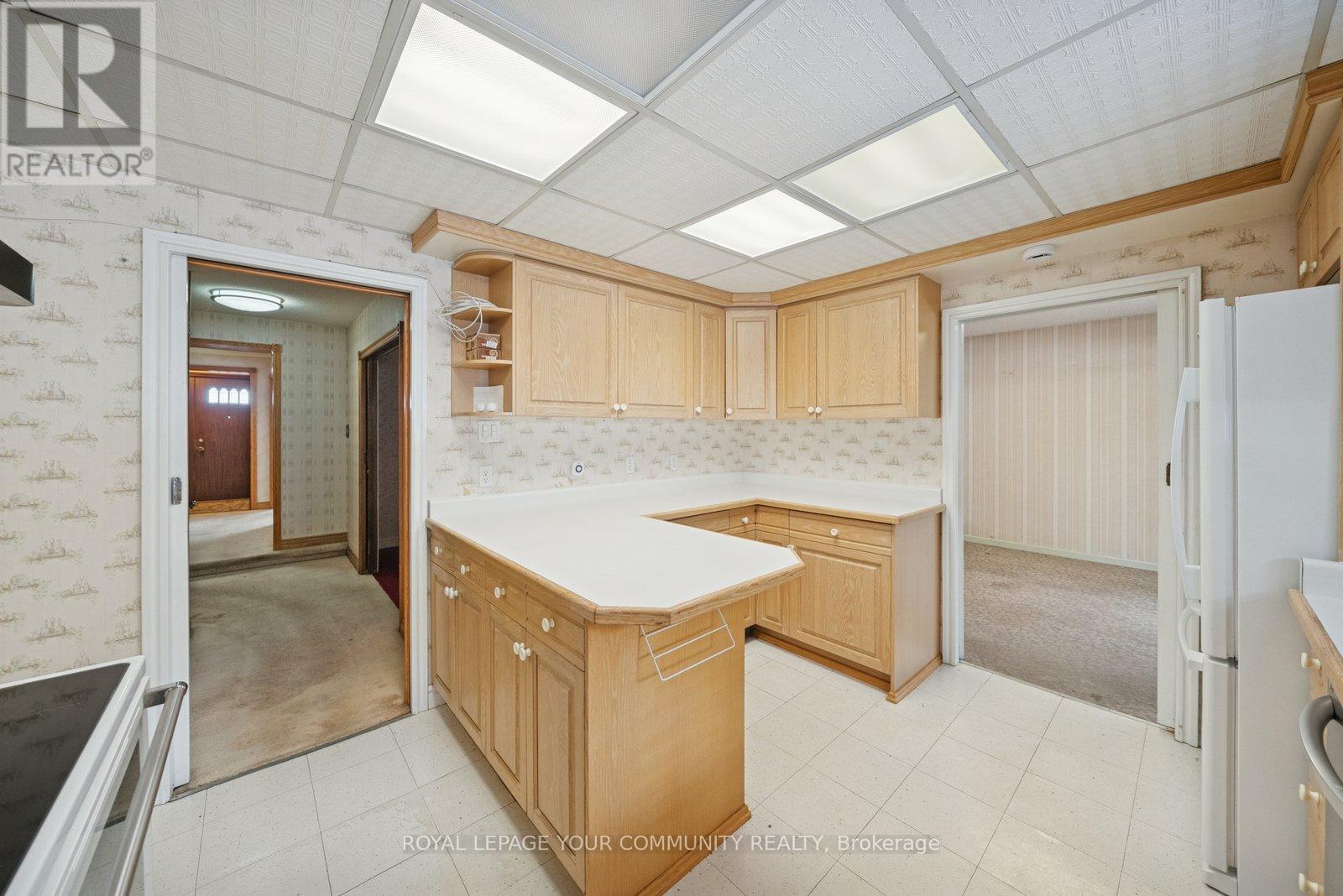 168 Grandravine Drive, Toronto, Ontario  M3J 1B5 - Photo 12 - W12541252