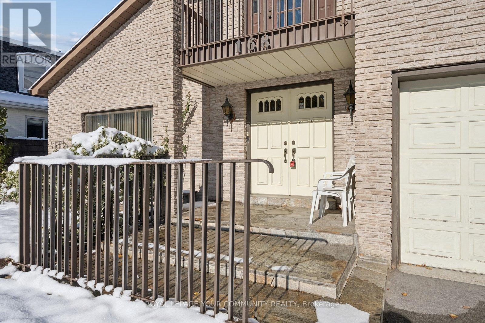 168 Grandravine Drive, Toronto, Ontario  M3J 1B5 - Photo 2 - W12541252