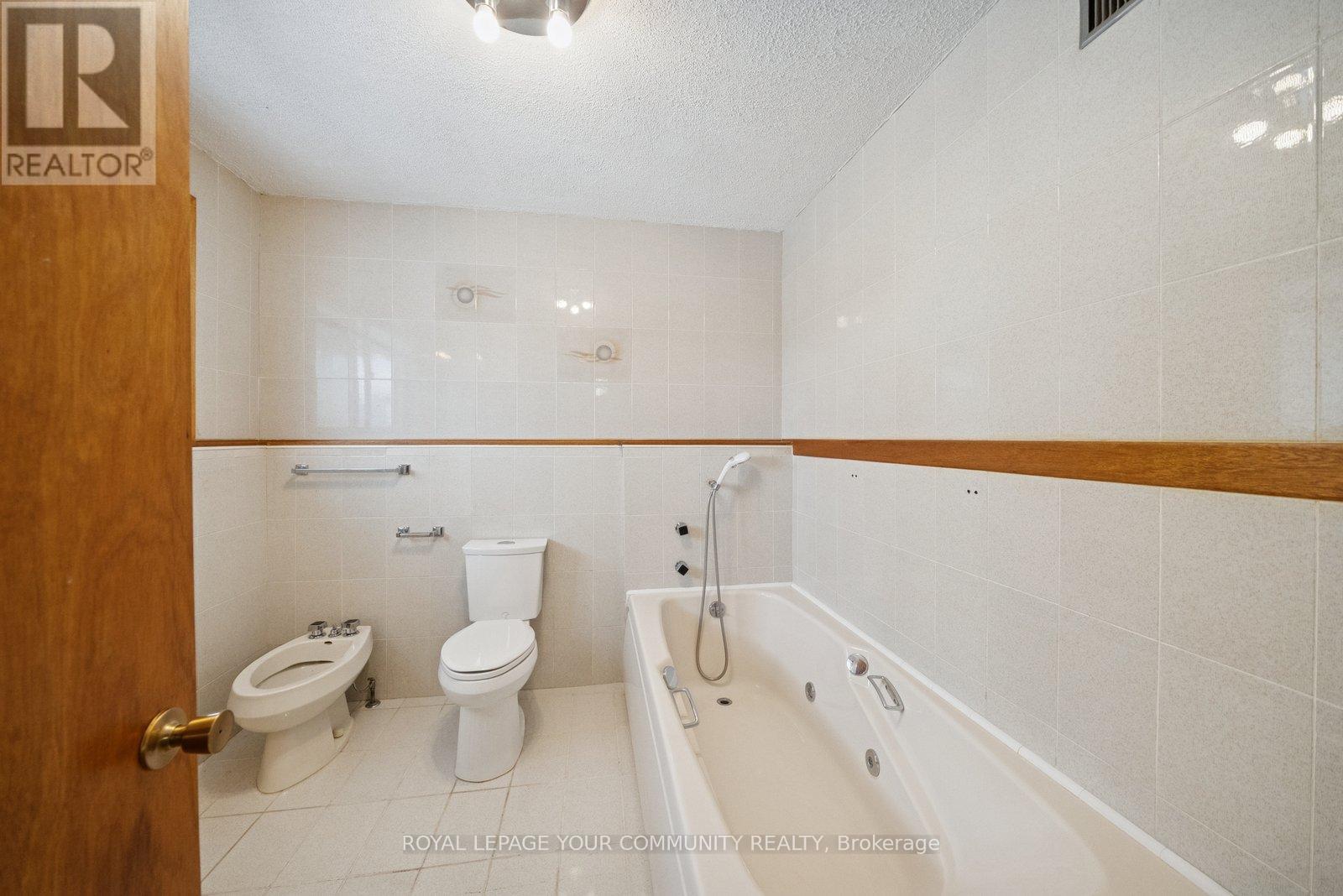 168 Grandravine Drive, Toronto, Ontario  M3J 1B5 - Photo 32 - W12541252