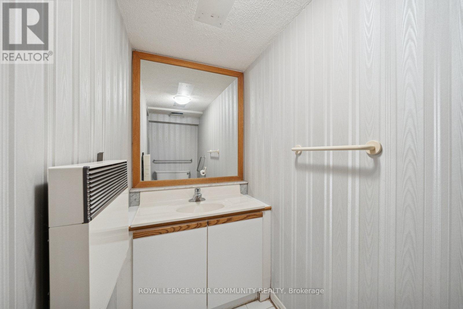 168 Grandravine Drive, Toronto, Ontario  M3J 1B5 - Photo 33 - W12541252