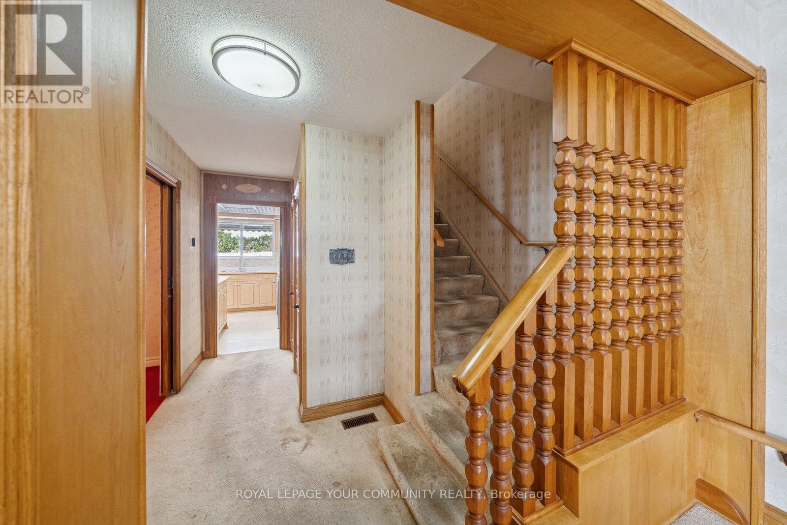 168 Grandravine Drive, Toronto, Ontario  M3J 1B5 - Photo 4 - W12541252