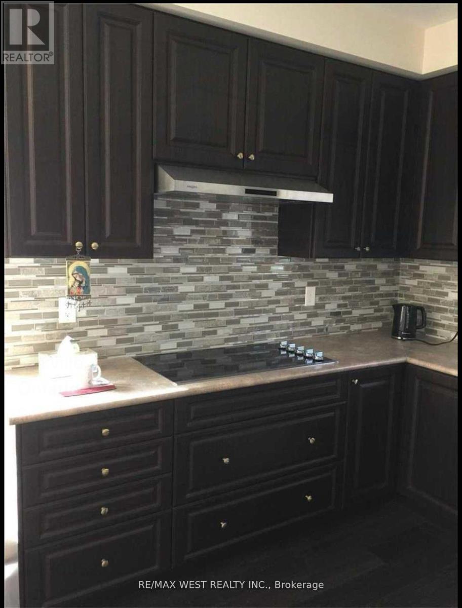 3052 Max Khan Boulevard, Oakville, Ontario  L6H 0S4 - Photo 2 - W12541258