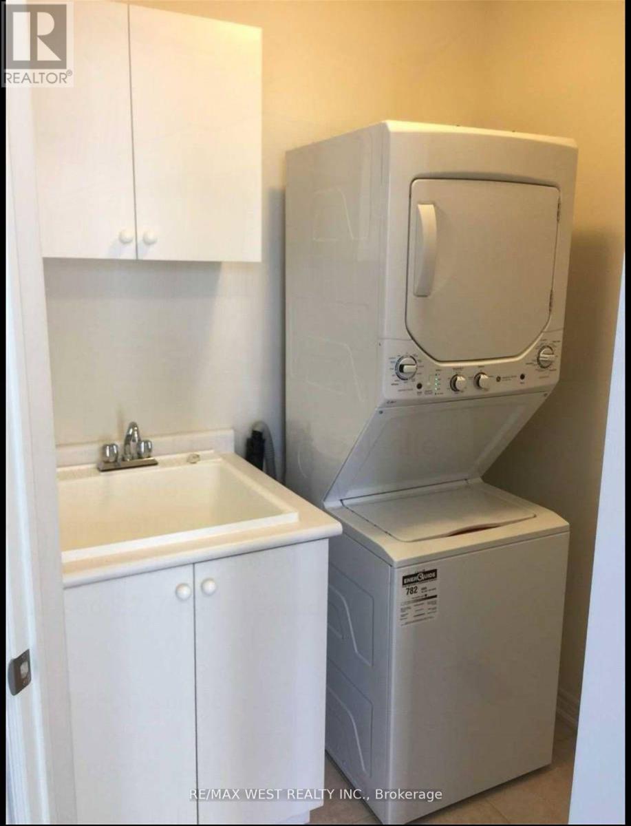 3052 Max Khan Boulevard, Oakville, Ontario  L6H 0S4 - Photo 7 - W12541258