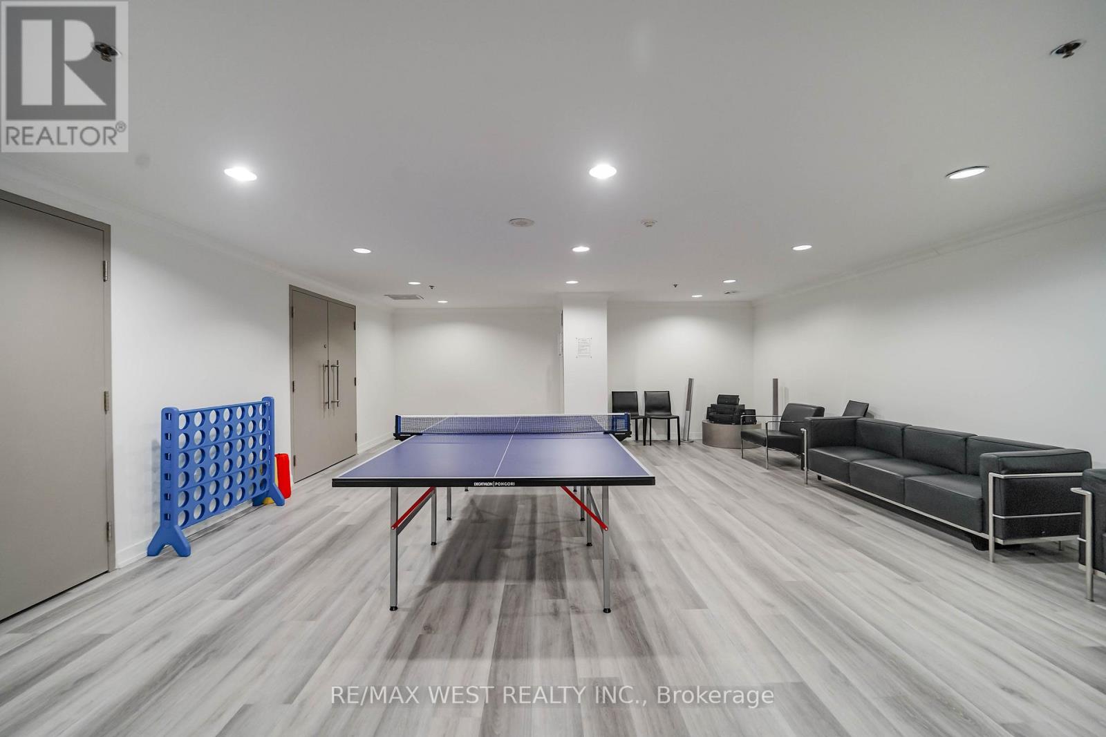 420 - 816 Lansdowne Avenue, Toronto, Ontario  M6H 4K6 - Photo 10 - W12541334