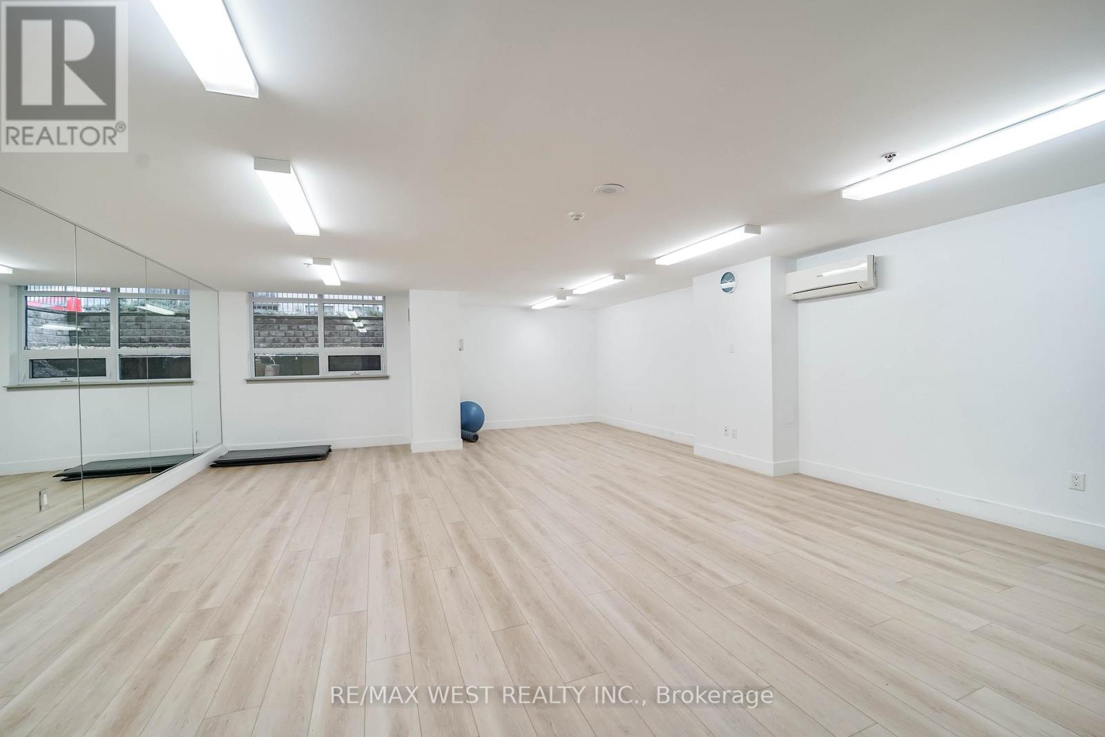 420 - 816 Lansdowne Avenue, Toronto, Ontario  M6H 4K6 - Photo 8 - W12541334