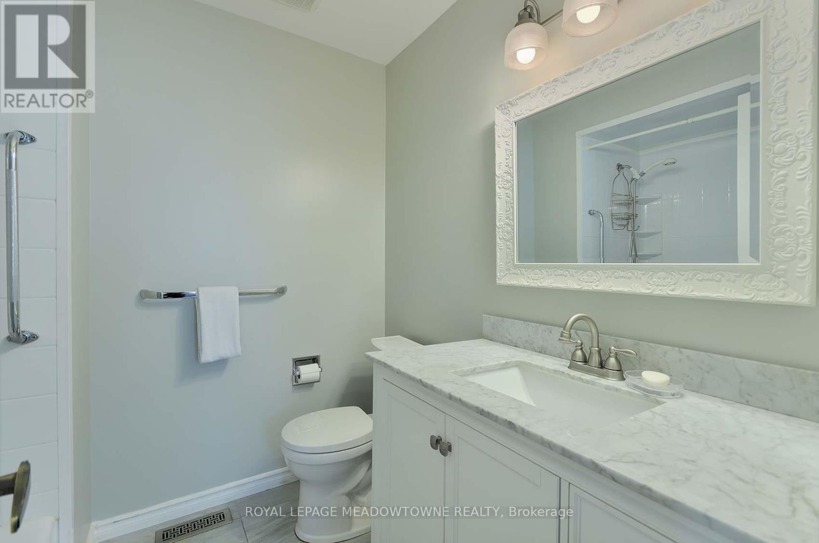 2374 Hargood Place, Mississauga, Ontario  L5M 3G2 - Photo 21 - W12541360