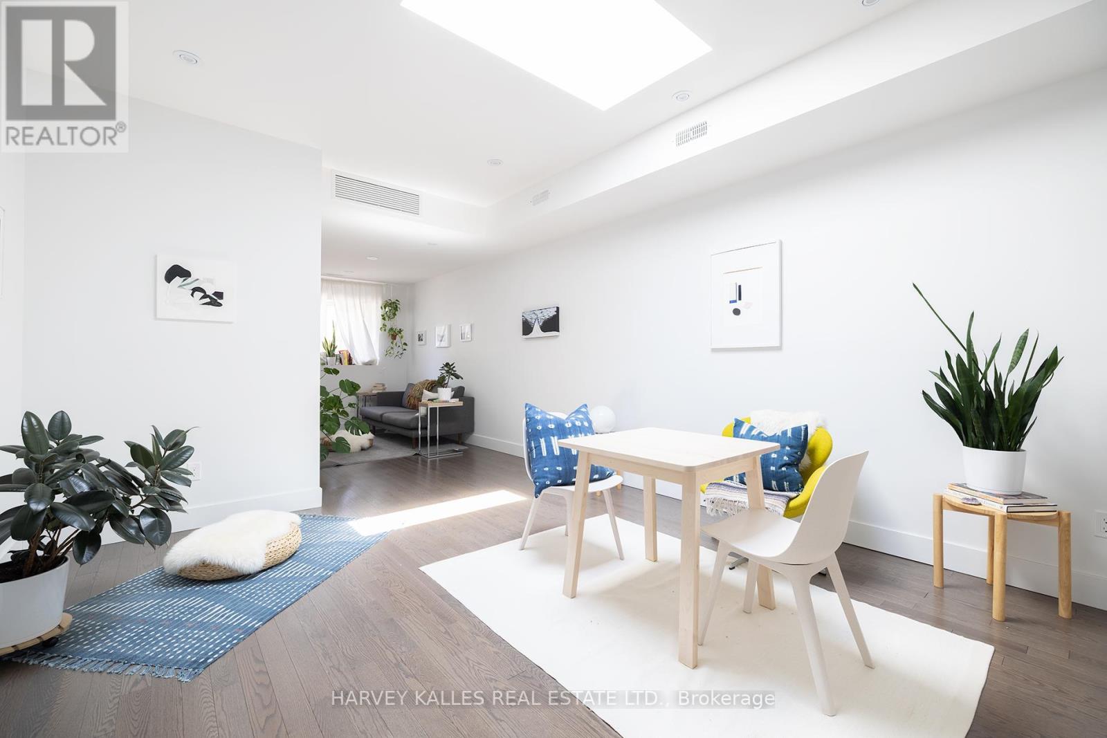 101 - 2076 DUNDAS STREET W, Toronto, Ontario