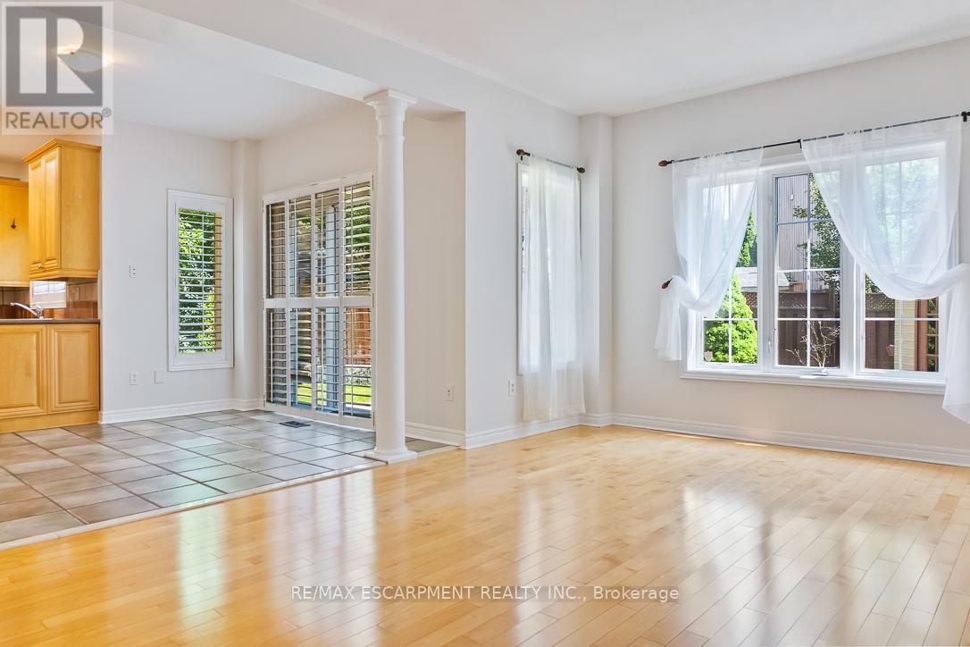 1146 Upper River Court, Mississauga, Ontario  L5W 1C2 - Photo 19 - W12541406