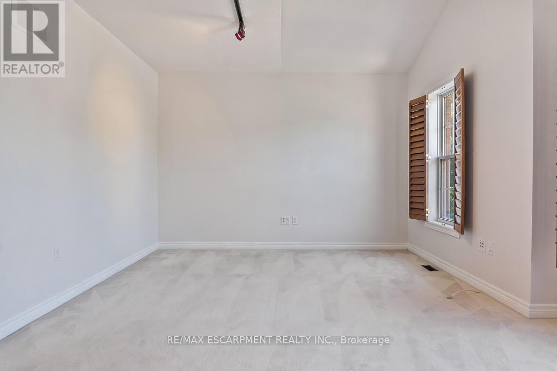 1146 Upper River Court, Mississauga, Ontario  L5W 1C2 - Photo 24 - W12541406