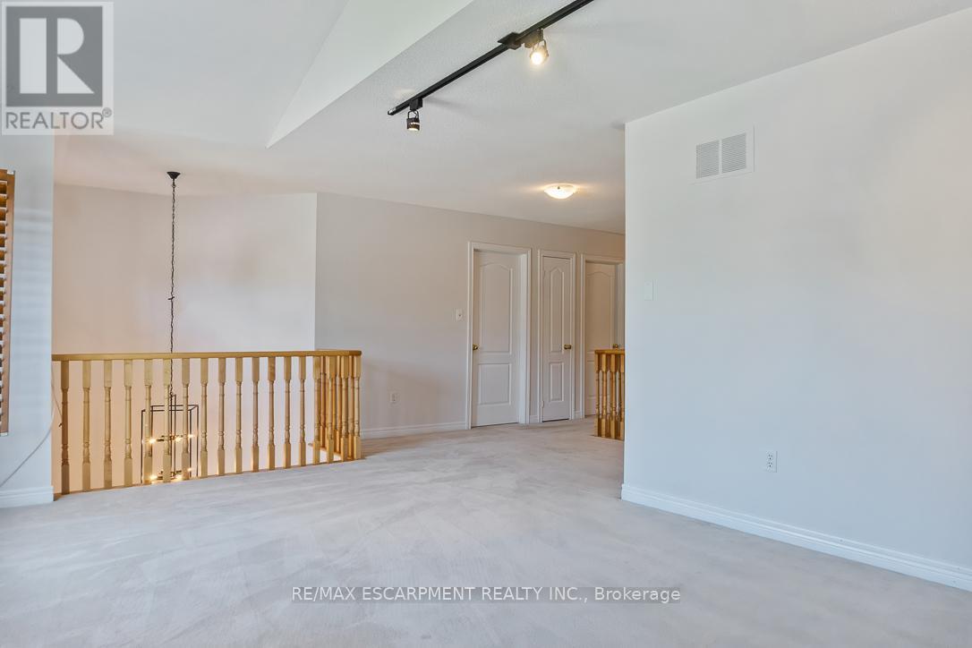 1146 Upper River Court, Mississauga, Ontario  L5W 1C2 - Photo 25 - W12541406