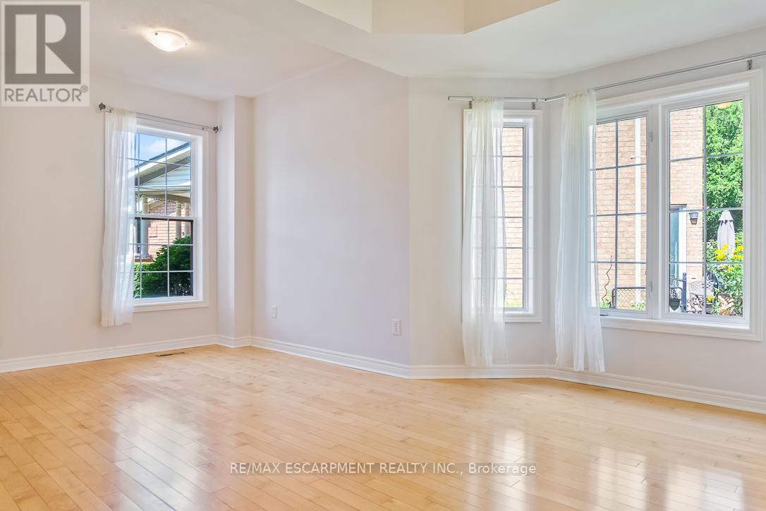 1146 Upper River Court, Mississauga, Ontario  L5W 1C2 - Photo 7 - W12541406