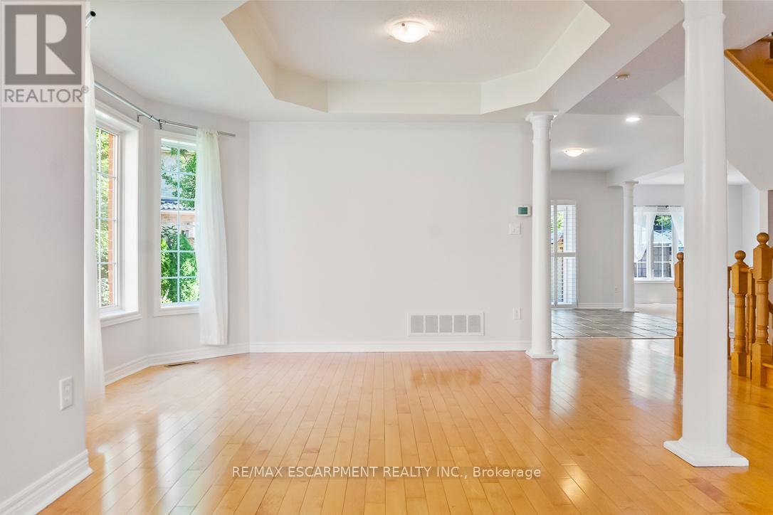 1146 Upper River Court, Mississauga, Ontario  L5W 1C2 - Photo 8 - W12541406