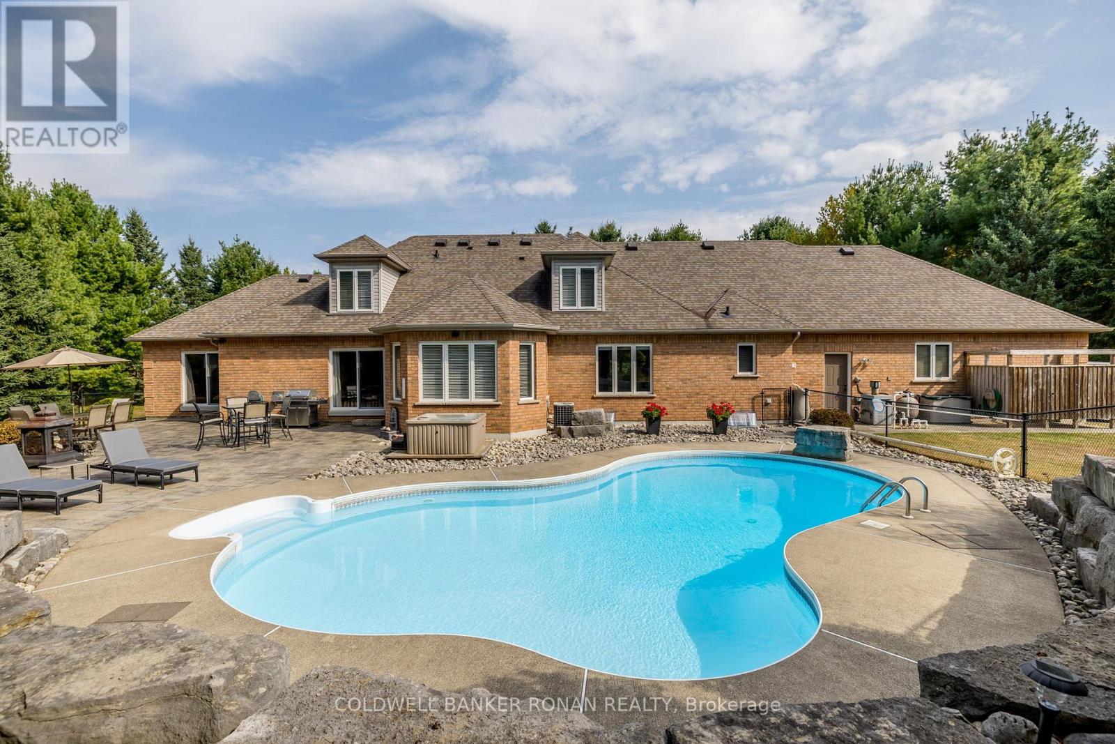 16 Indiana Drive, Caledon, Ontario  L7E 0C6 - Photo 10 - W12541416