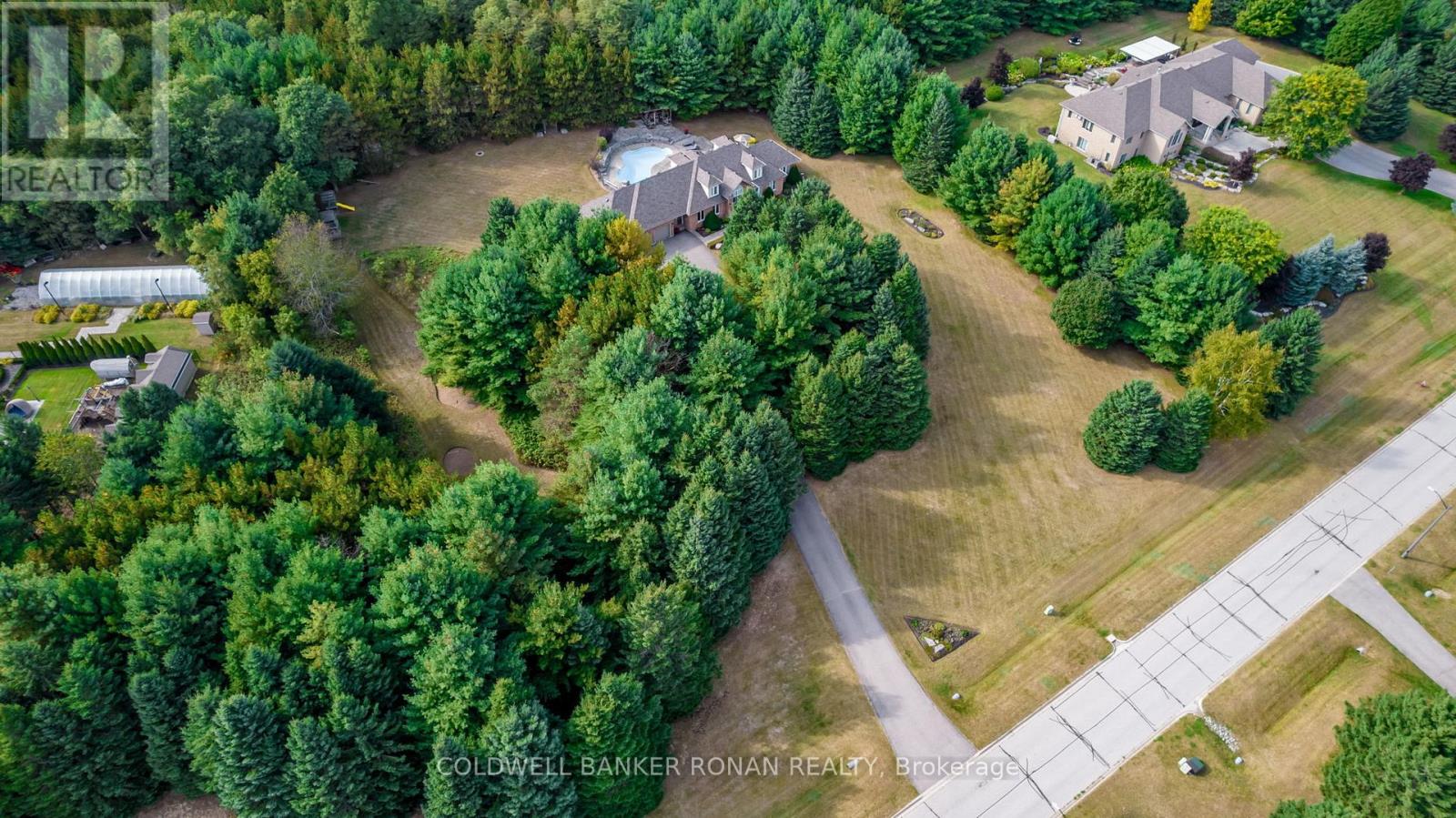 16 Indiana Drive, Caledon, Ontario  L7E 0C6 - Photo 2 - W12541416