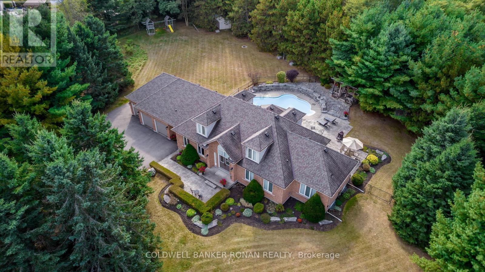 16 Indiana Drive, Caledon, Ontario  L7E 0C6 - Photo 3 - W12541416