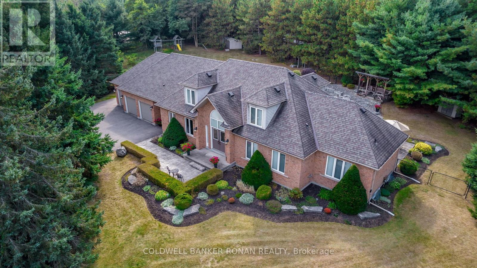 16 Indiana Drive, Caledon, Ontario  L7E 0C6 - Photo 4 - W12541416