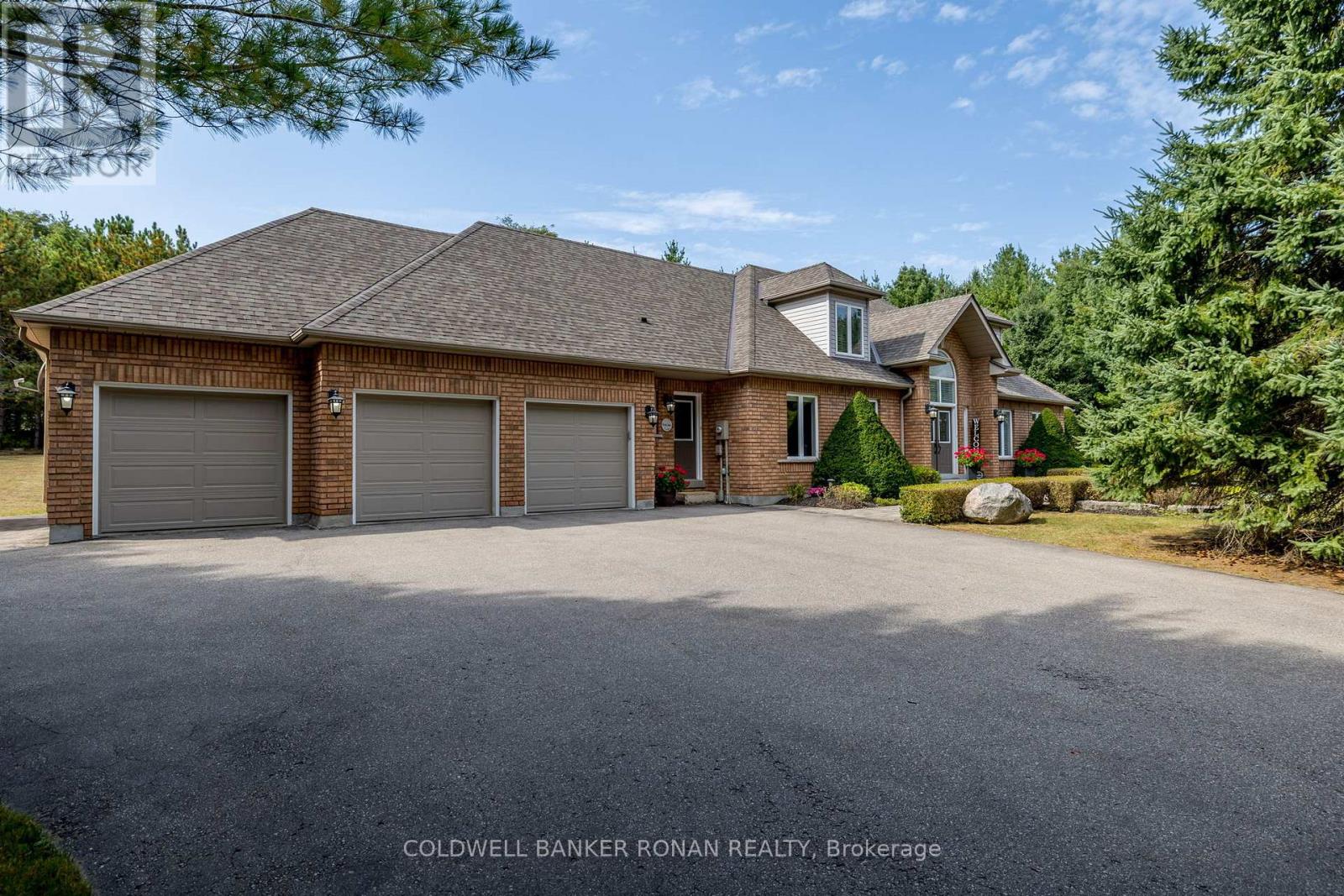 16 Indiana Drive, Caledon, Ontario  L7E 0C6 - Photo 6 - W12541416