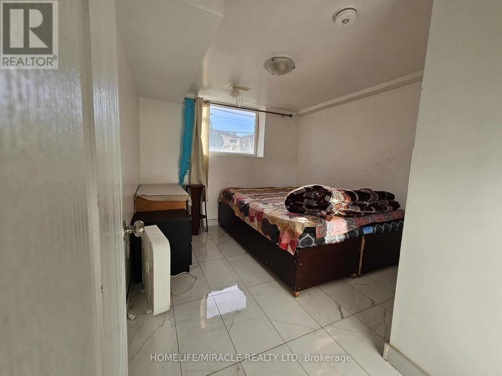 Basement - 89 Aloma Crescent, Brampton, Ontario  L6T 2N8 - Photo 8 - W12541418