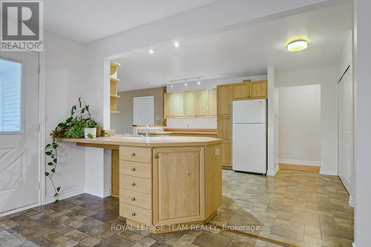 16 Barnstable Drive, Ottawa, Ontario  K2J 1Z6 - Photo 12 - X12476573